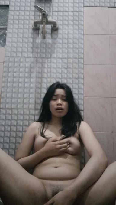 Bokep abg colmek kesepian di kamar mandi