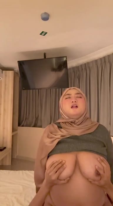 Bokep hijab tobrut ngewe sampe getar nenen nya